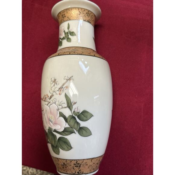 Rare Mid-Century Japan Porcelain Floral Vase Hand painted Birds & Magnolia, 10”H - Picture 2 of 9